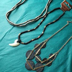 2/10$ Lot of three black metallic and wood necklace